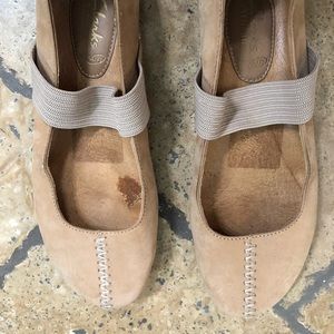 Clark’s leather flat sandals